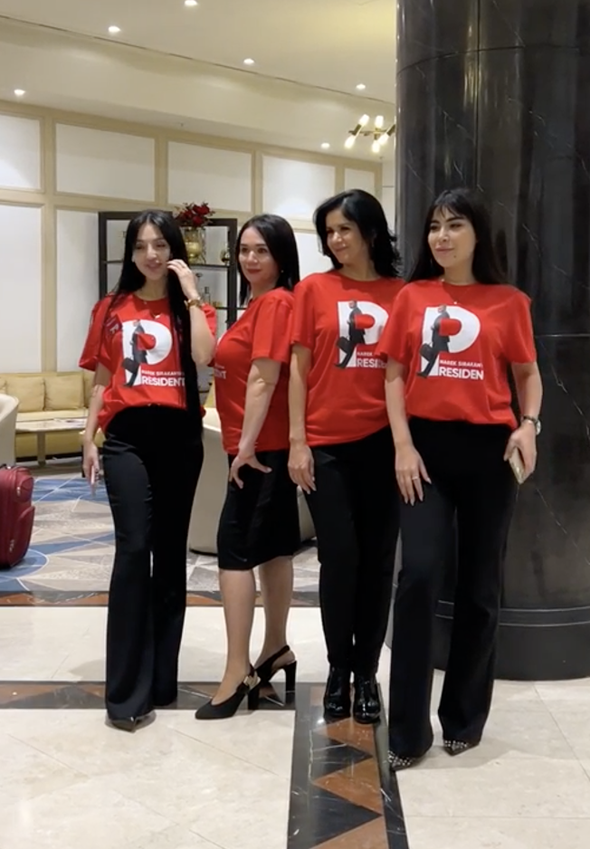 Kickvard University students in red t-shirts