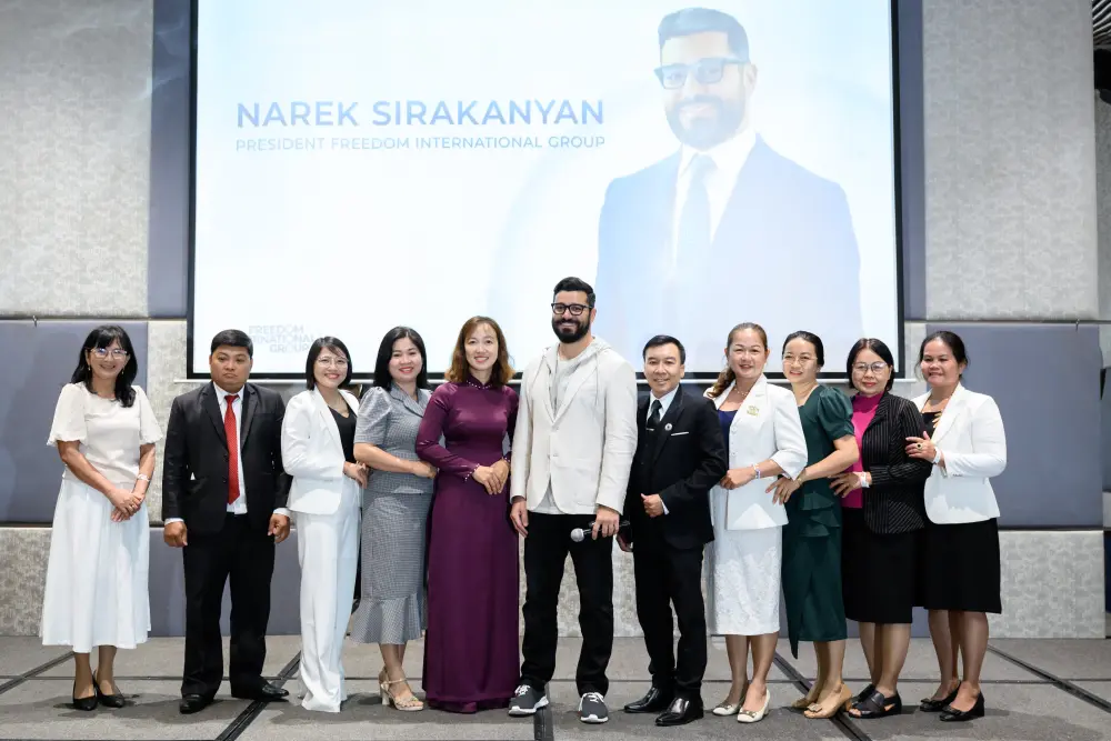 Narek is standing with the participants in Vietnam